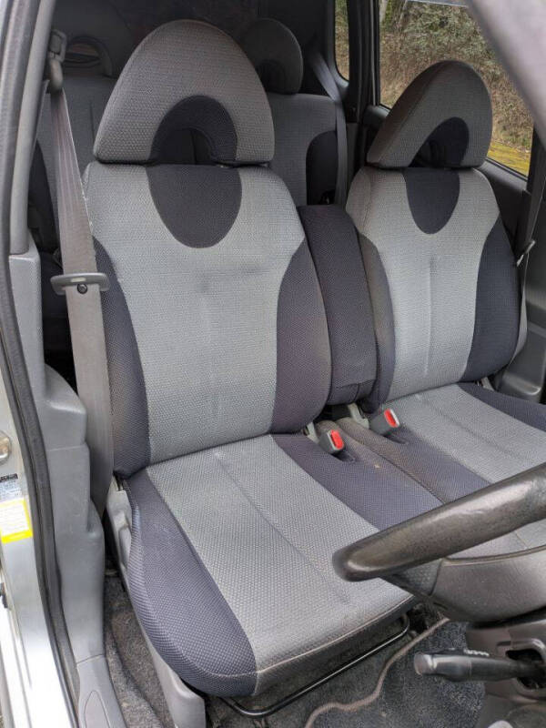 2000 Daihatsu YRV