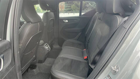 2025 Volvo XC40 B5 Plus Dark Theme