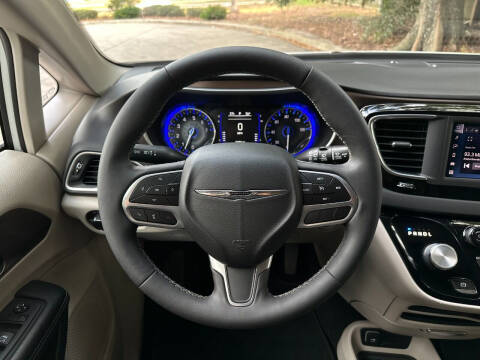 2022 Chrysler Voyager LX