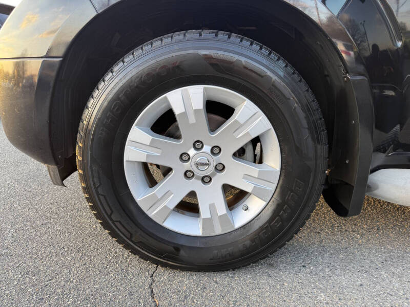 2005 Nissan Pathfinder LE