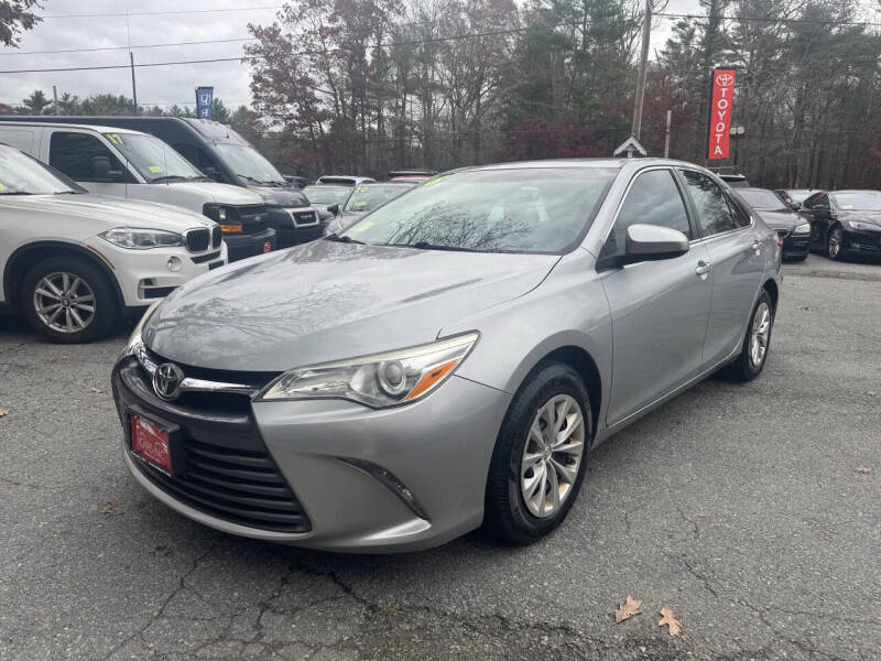 2016 Toyota Camry LE's photo