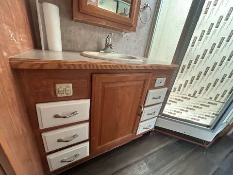 2005 Freightliner XCS Chassis