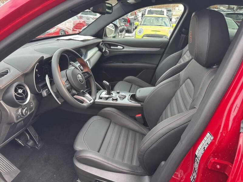 2025 Alfa Romeo Stelvio Intensa