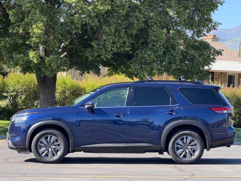 2022 Nissan Pathfinder SV