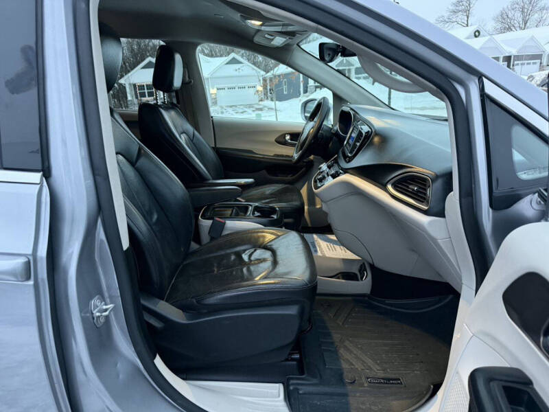 2019 Chrysler Pacifica Touring L