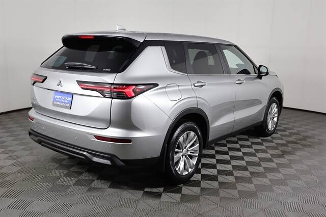 2026 Mitsubishi Outlander ES