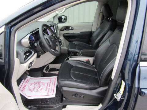 2023 Chrysler Pacifica Plug-In Hybrid Touring L