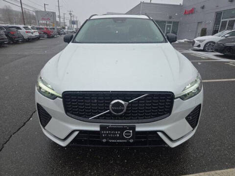 2025 Volvo XC60 B5 Core Dark Theme