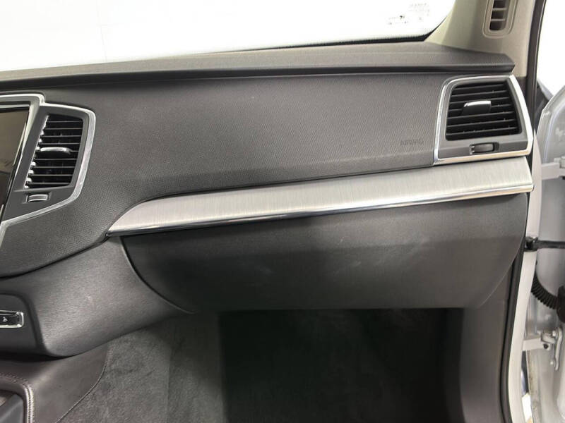 2023 Volvo XC90 B5 Core
