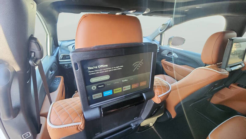 2025 Chrysler Pacifica Plug-In Hybrid Pinnacle