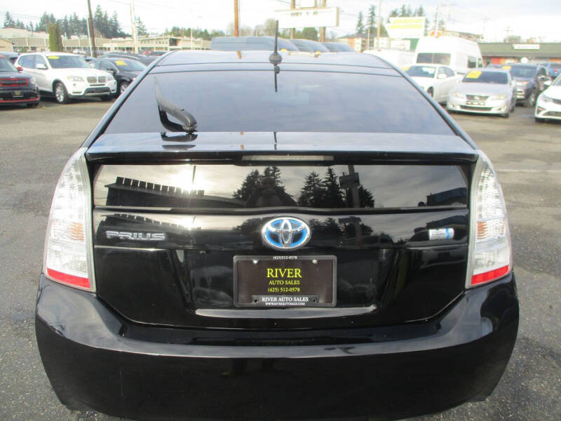 2010 Toyota Prius III