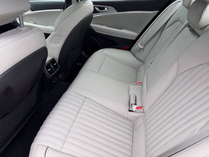 2023 Genesis G70