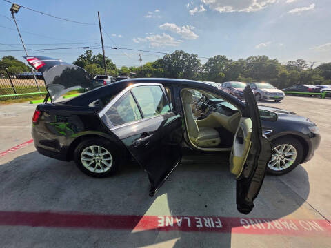 2013 Ford Taurus SE