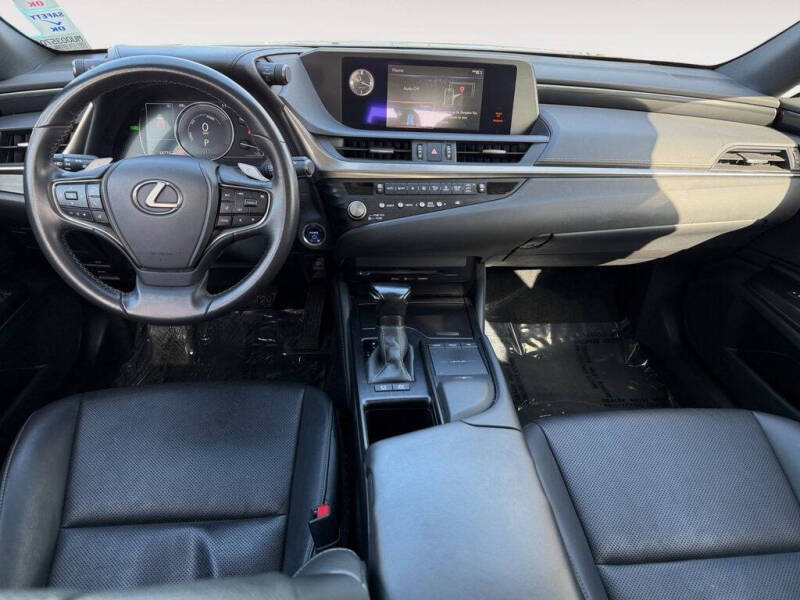 2021 Lexus ES 300h