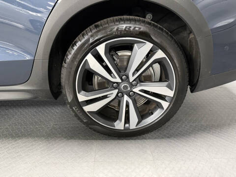 2023 Volvo V60 Cross Country B5 Plus