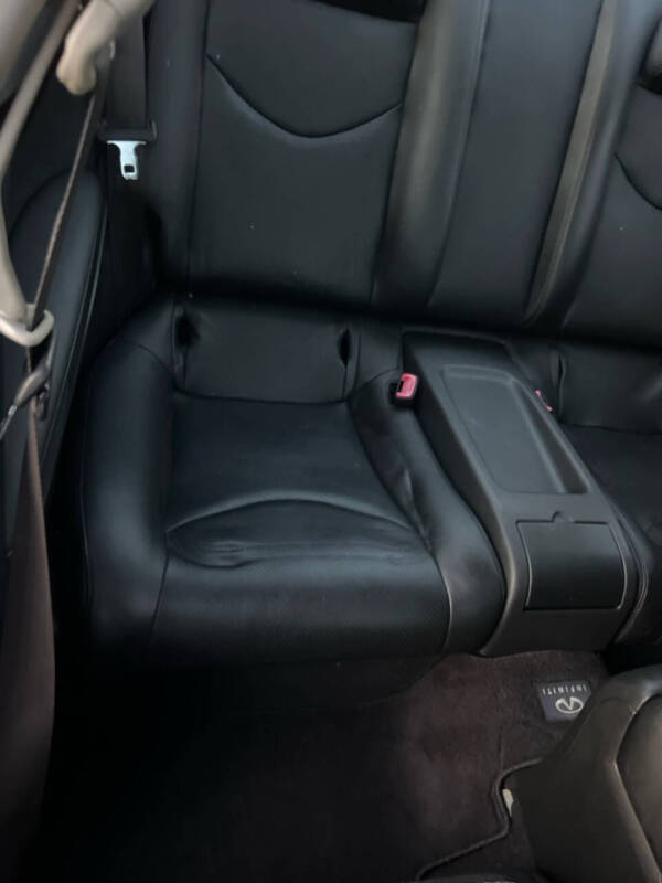 2011 Infiniti G37 Coupe x