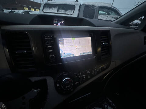 2013 Toyota Sienna LE 7-Passenger