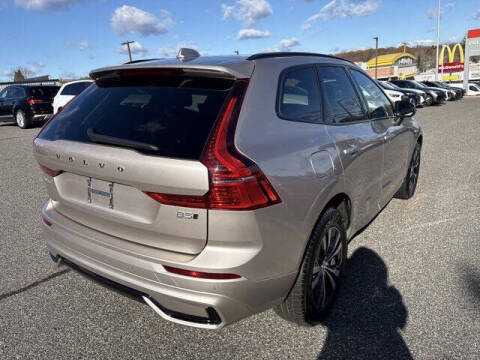 2025 Volvo XC60 B5 Core Dark Theme