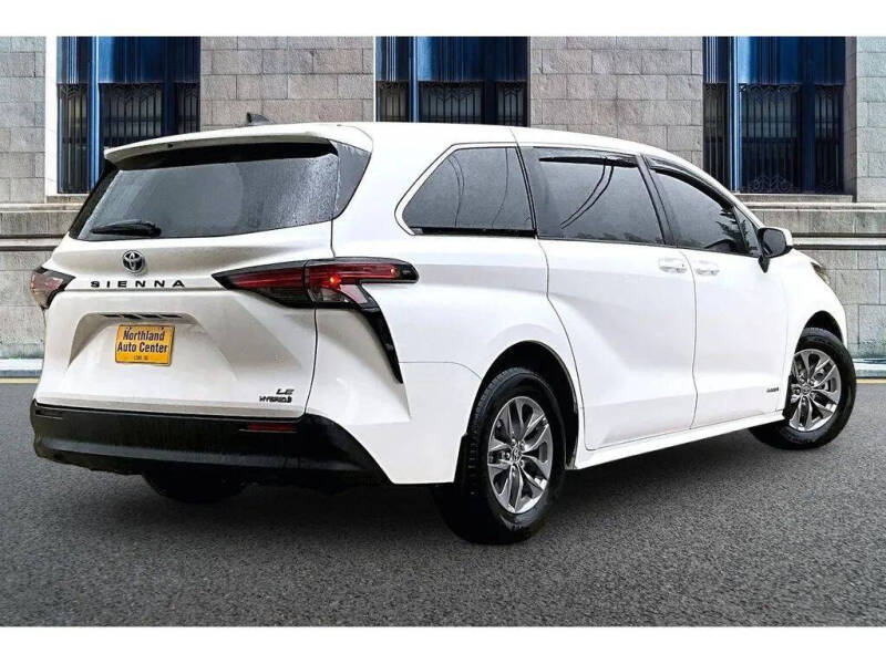 2021 Toyota Sienna LE 8-Passenger