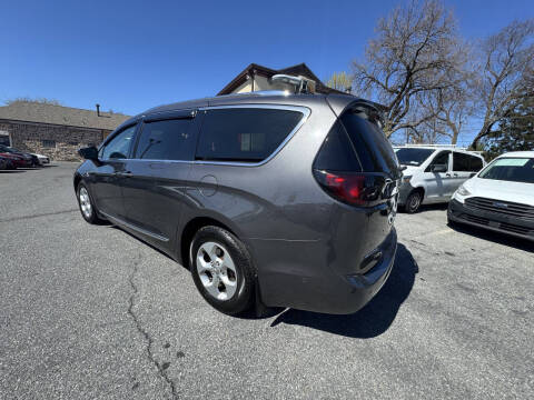 2017 Chrysler Pacifica Touring-L Plus