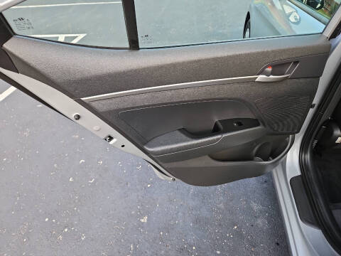 2020 Hyundai Elantra SE