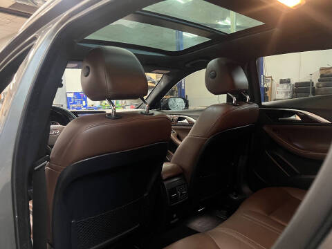 2017 Infiniti QX30 Premium