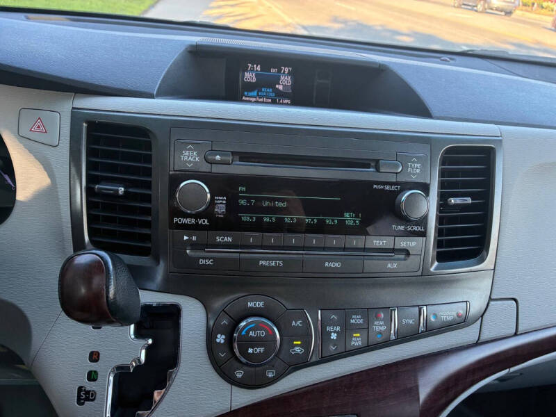 2014 Toyota Sienna XLE 7-Passenger