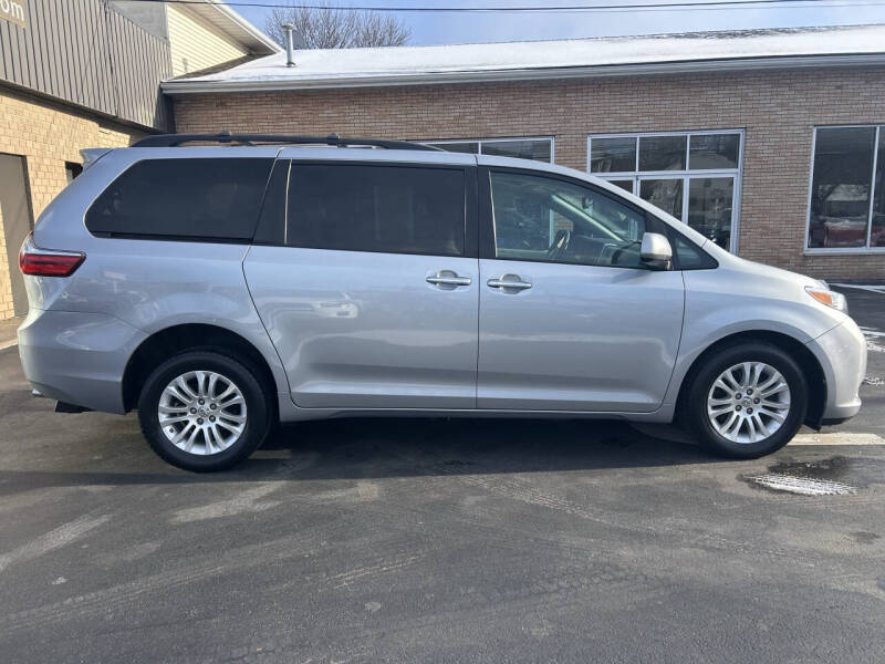 2016 Toyota Sienna XLE Premium 8-Passenger
