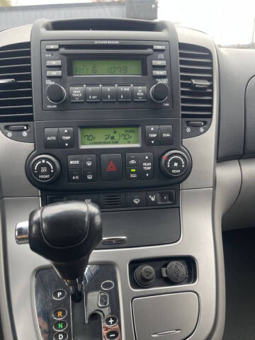 2007 Hyundai Entourage GLS