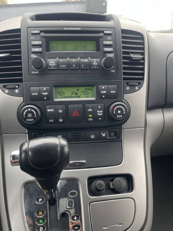 2007 Hyundai Entourage GLS