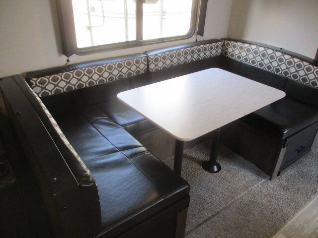 2021 Forest River Avenger 27DBS