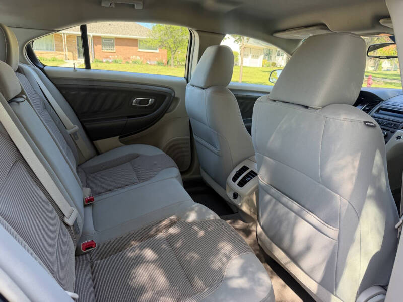 2011 Ford Taurus SEL