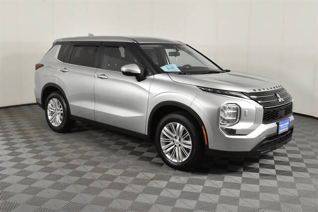 2024 Mitsubishi Outlander ES