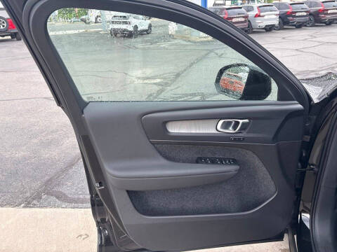 2026 Volvo XC40 B5 Plus