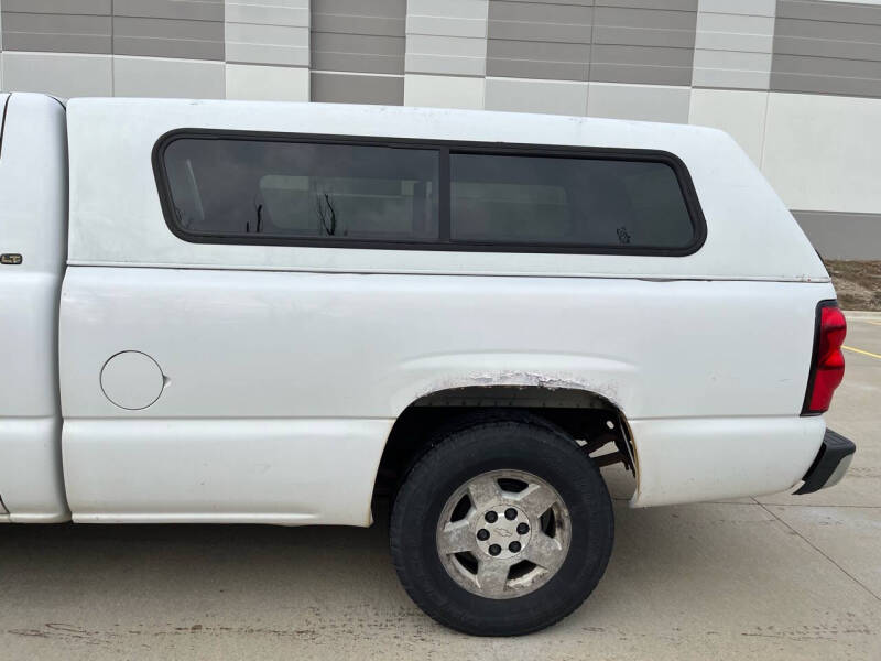 Used 2006 Chevrolet Silverado 1500 Work Truck with VIN 1GCEC14Z06E272510 for sale in Elmhurst, IL