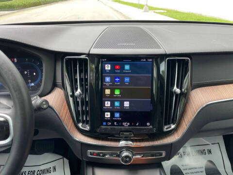 2023 Volvo XC60 B5 Ultimate Dark Theme