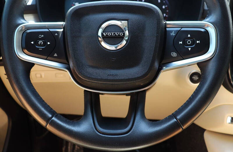 2021 Volvo XC40 T4 Momentum