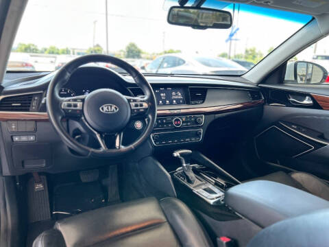 2017 Kia Cadenza Premium