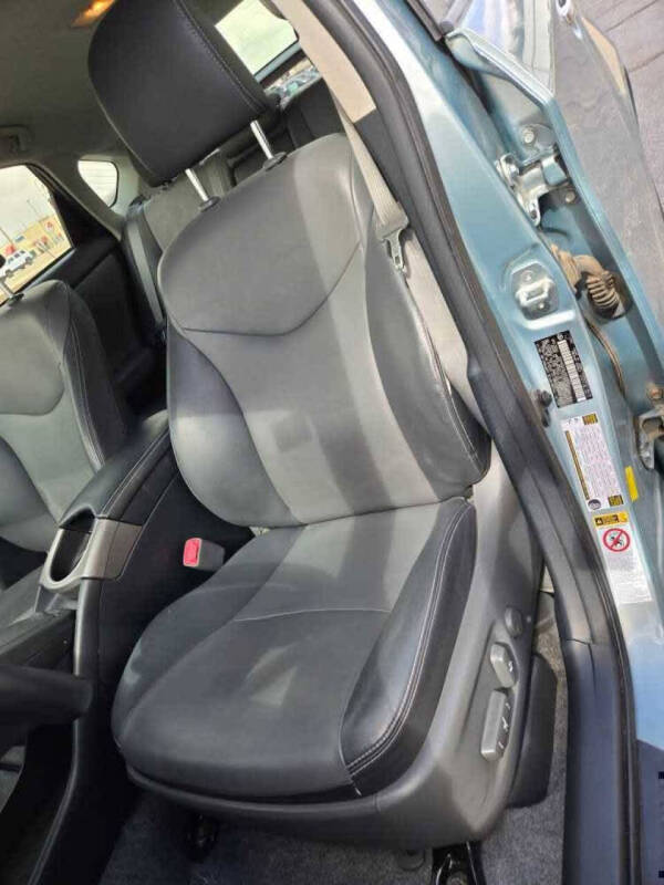 2013 Toyota Prius Plug-in Hybrid Advanced