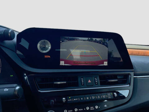 2025 Lexus ES 300h
