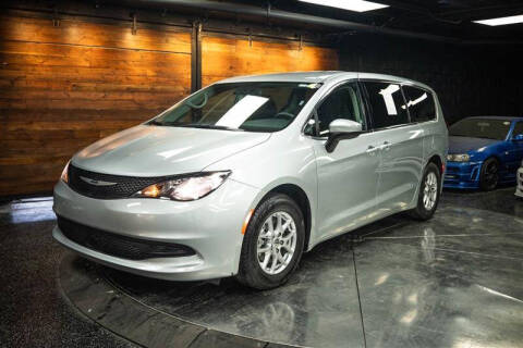 2023 Chrysler Voyager LX