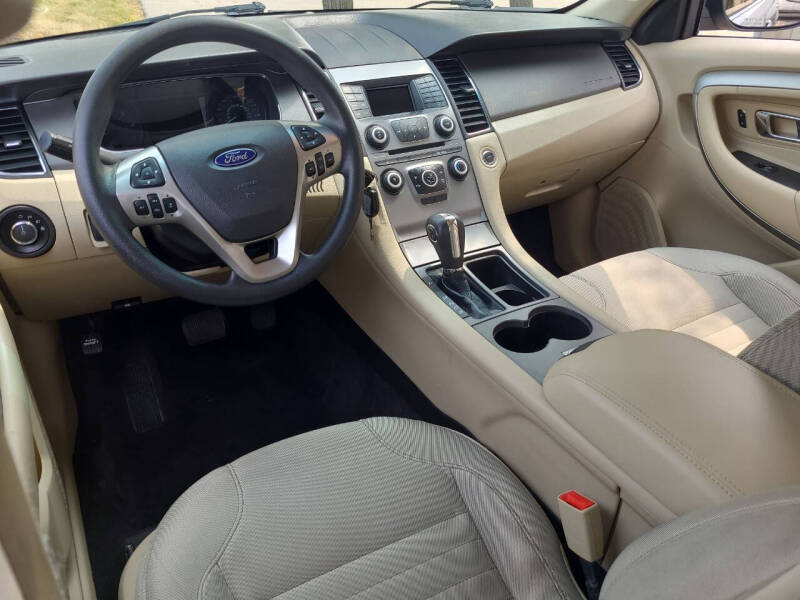 2018 Ford Taurus SE