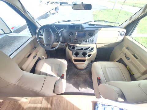 2018 Thor Motor Coach Four Winds 24F