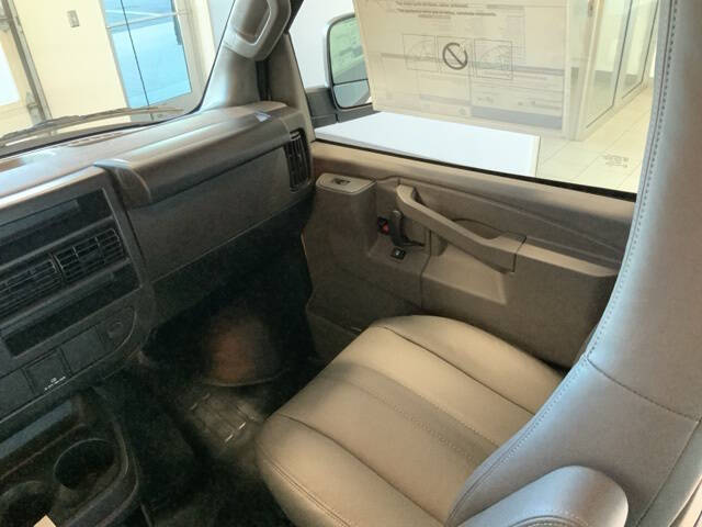 2025 Chevrolet Express 3500