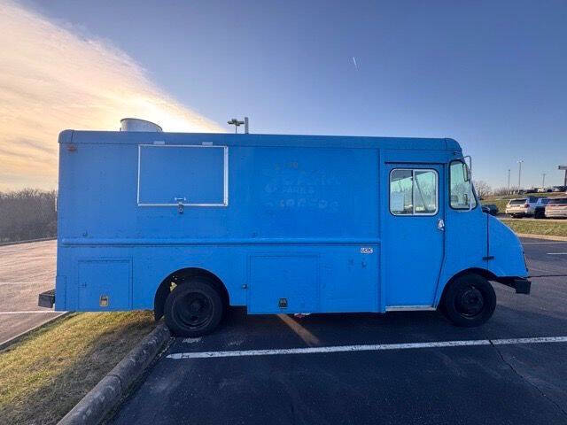 1999 Freightliner MT45 Chassis