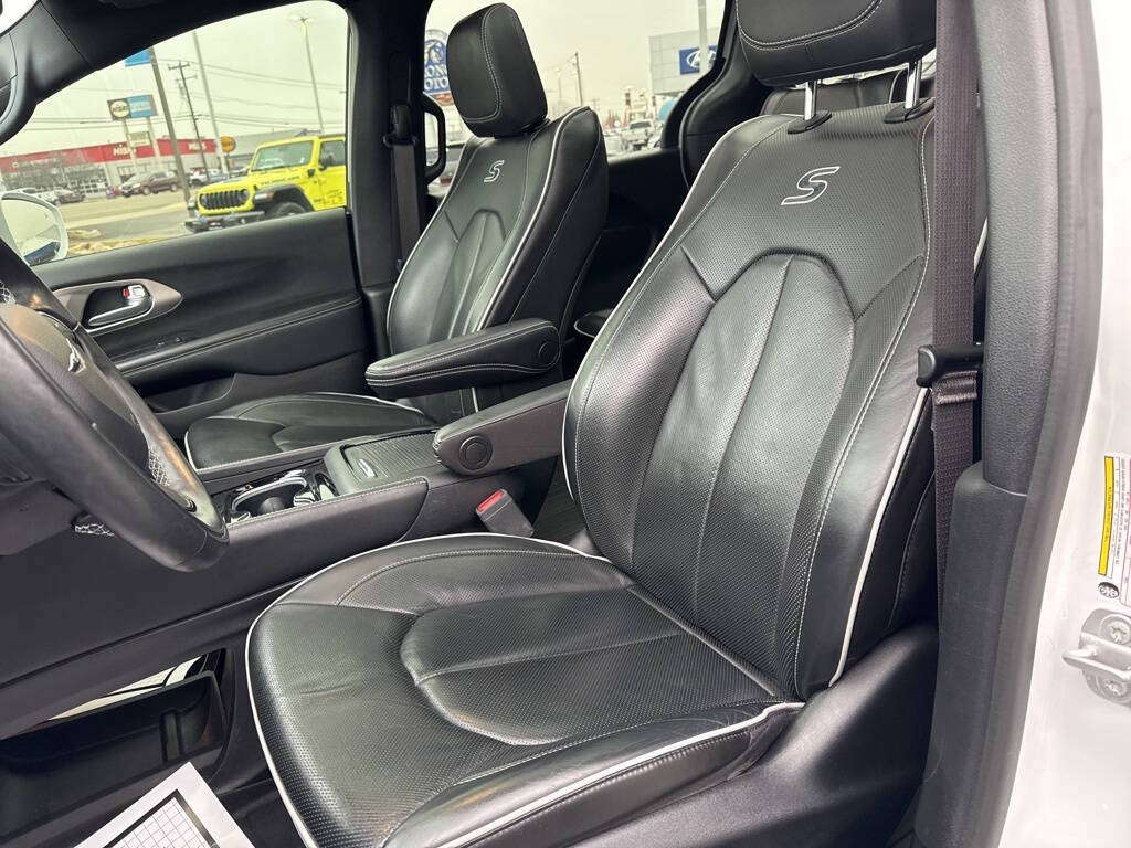 2022 Chrysler Pacifica Hybrid for sale at Axio Auto Boise in Boise, ID