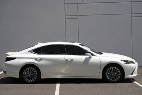 2024 Lexus ES 300h Luxury