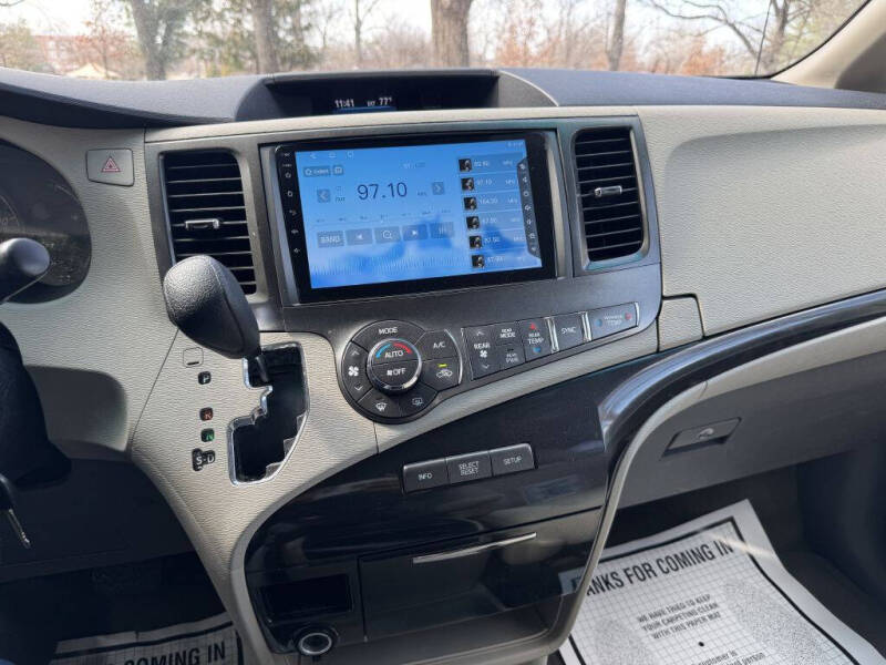 2014 Toyota Sienna LE 8-Passenger