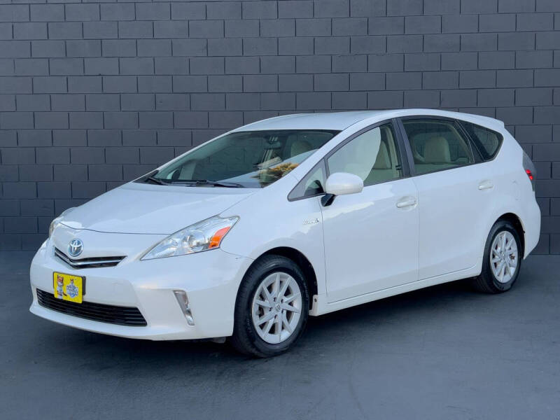 2014 Toyota Prius v Three