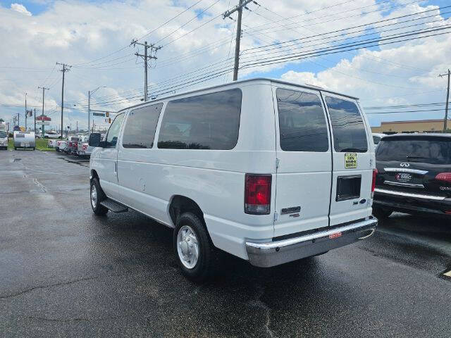 2011 Ford E-Series E-350 SD XLT
